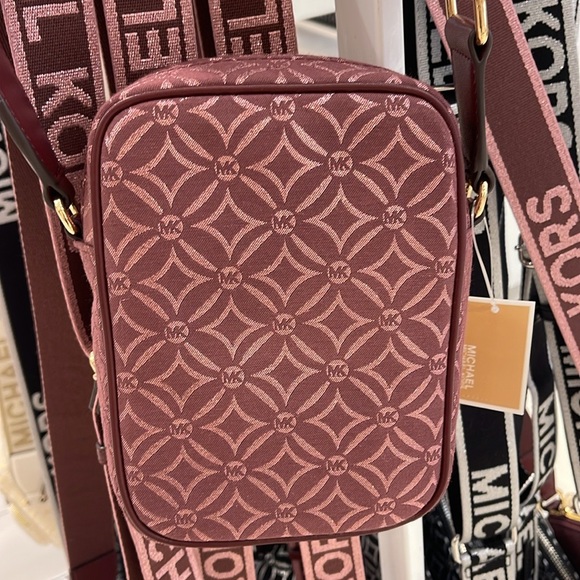 Michael Kors Jet Set Medium Signature Logo Crossbody Bag
Oxblood Multi Jacquard - Picture 15 of 16